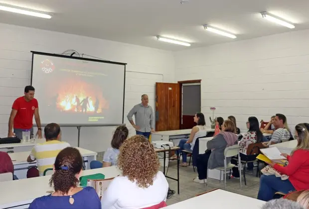 Professores da Rede Municipal participam de palestra sobre incêndios florestais