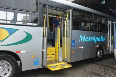 Elevadores de ônibus voltam a funcionar