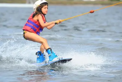 Jaguariúna abre inscrições para aulas gratuitas de wakeboard a crianças e adolescentes