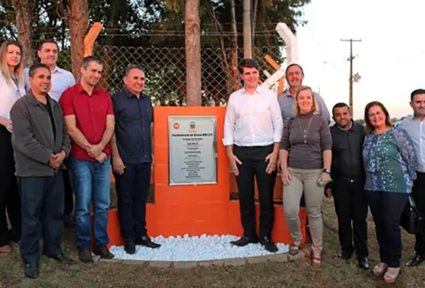 Dr. Fernando inaugura pavimentação de vicinal no Fundão