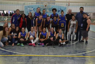 Vôlei feminino de Amparo venceu pela Federação Paulista de Voleibol