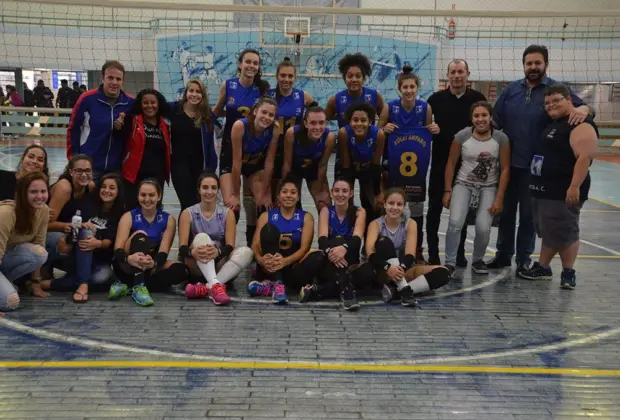 Vôlei feminino de Amparo venceu pela Federação Paulista de Voleibol
