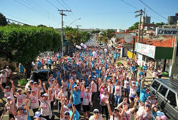 Mais de 1.200 pessoas estão inscritas na Caminhada Azul e Rosa