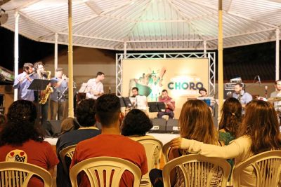 Orquestra de Choro Campineira faz show envolvente na Praça dos Pioneiros