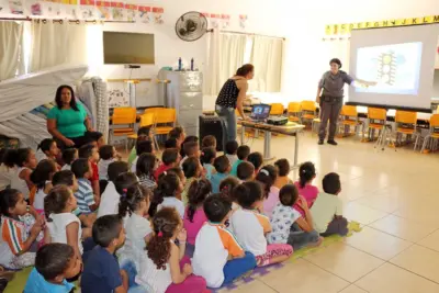 Prefeitura e Polícia Militar levam palestra educativa sobre trânsito às creches