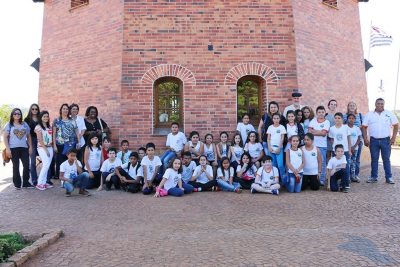 Holambra recebe visita turística de estudantes de Laranjal Paulista