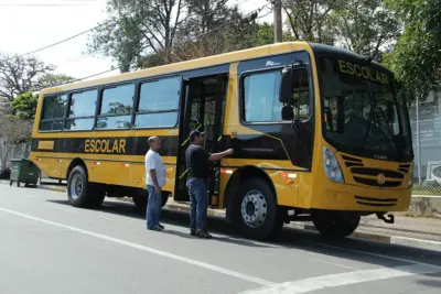 Prefeitura recebe novo ônibus escolar