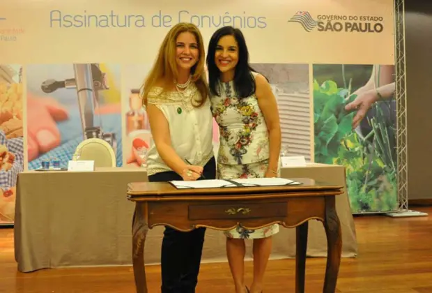 Primeira Dama Daniela Franco assina convênio com a FUSSESP