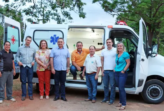 Dr. Fernando entrega nova ambulância à Saúde