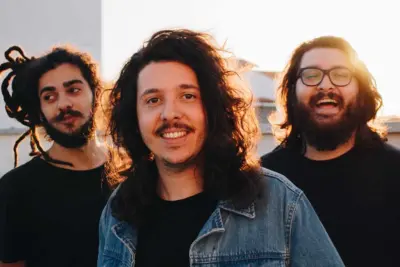 Holambra terá noite de aniversário embalada por música e cover de Legião Urbana