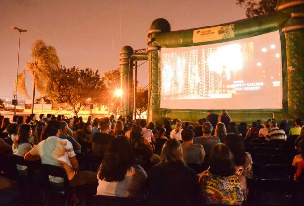Cinema ao Ar Livre atrai cerca de 350 pessoas