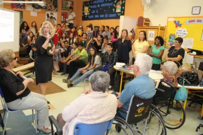 Encontro Intergeracional em escola municipal é marcado por música e poesia