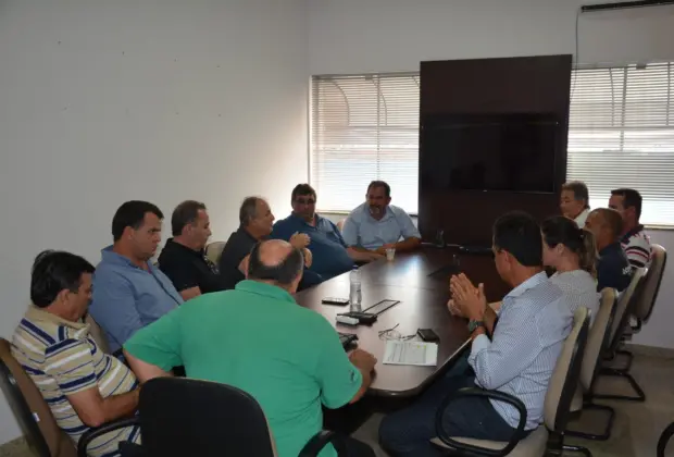 Vereadores se reúnem com prefeito e presidente do SAAEP para discutir problemas no abastecimento de água