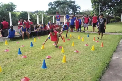 Crianças do bairro Tanquinho participam de encerramento do ano em projeto esportivo