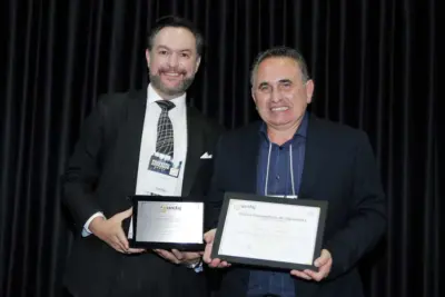 Dr. Fernando recebe prêmio “Prefeito Educador” em Jaguariúna