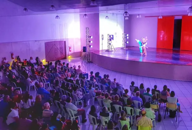Espetáculo “O Quebra-Nozes” leva grande público ao Centro de Cultura e Eventos