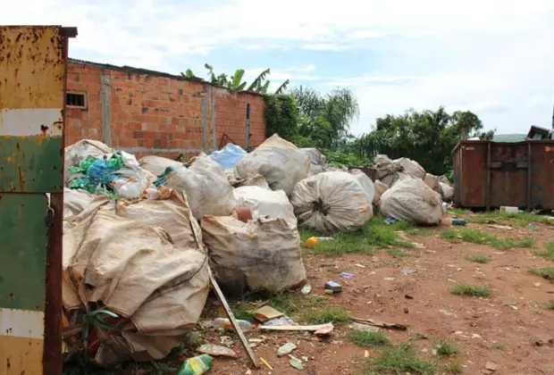 Guarda Municipal de Cosmópolis realiza operação de fiscalização a ferros-velhos e depósitos de materiais recicláveis