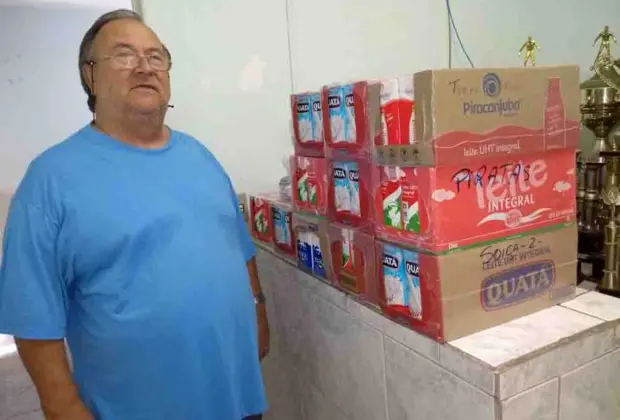Secretaria de Esportes de Pedreira entrega caixas de leite a Promoção Social