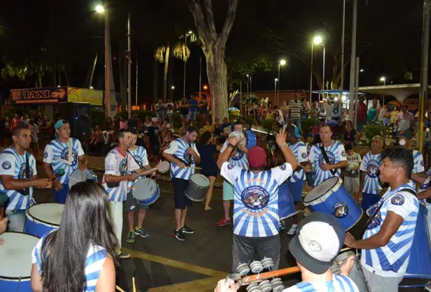 Bateria Show da Escola de Samba ‘Guerreiros da Tribo’ animou o Carnaval de Pedreira