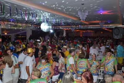 Sábado acontece o baile ‘Carnaval Alegria Tropical II’ Canoa Buffet com muitas atrações
