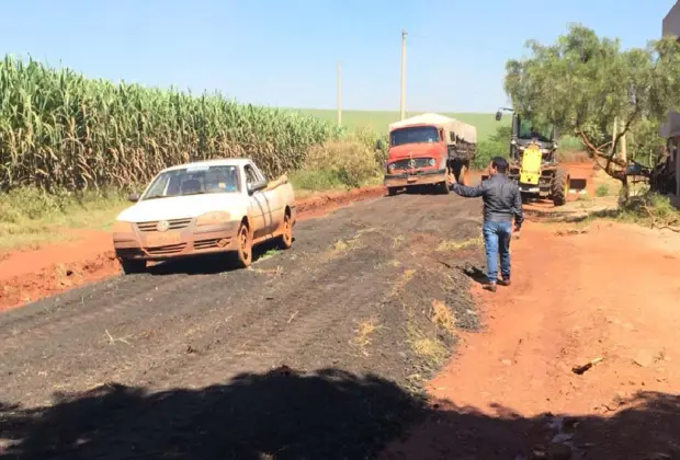 Prefeitura de Engenheiro Coelho realiza melhorias na estrada do Forner