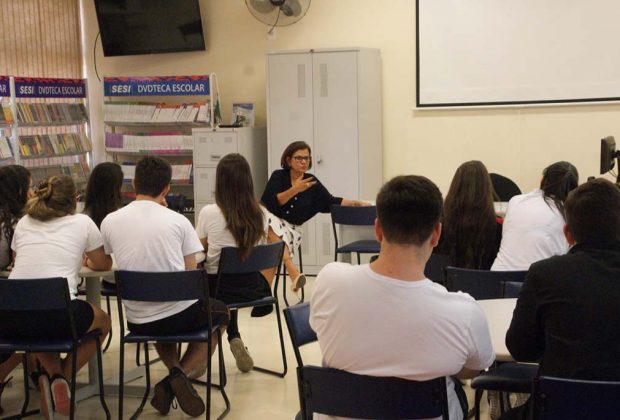 Dra. Sônia Recchia participa de roda de conversa com alunos do SESI Itapira