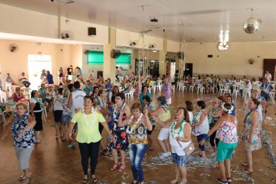 Baile de Carnaval em Itapira reúne cerca de 300 idosos