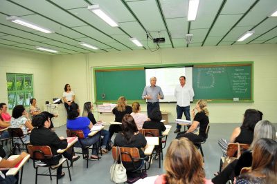 Professores do ensino fundamental participam de curso de capacitação