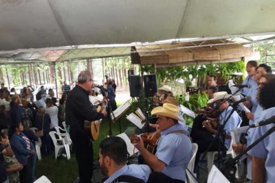 Orquestra de Violeiros de Pedreira animou Missa Sertaneja em Indaiatuba