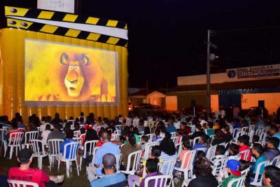 Promoção e Cultura iniciam projeto que levará sessões de cinema aos bairros