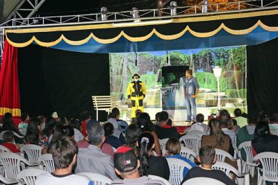 Prefeitura leva espetáculo teatral e circense ao Imigrantes