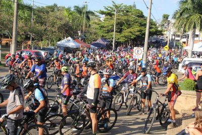 Jaguariúna Mountain Bike Day faz sucesso e arrecada 700 Kg em alimentos