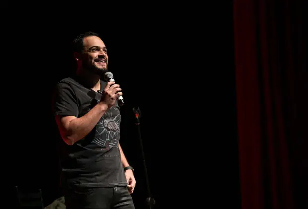 Matheus Ceará apresenta novo show de stand up em Jaguariúna