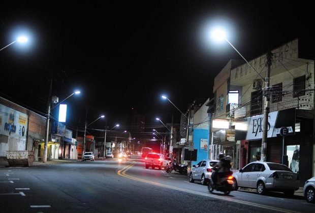 Avenida 9 de Abril é a primeira a receber luminárias de LED