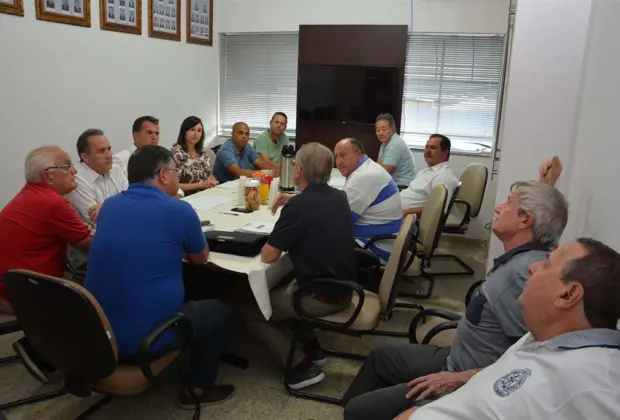 Vereadores se reúnem com gestores do Lar São Vicente de Paulo para discutir formas de ampliar apoio à entidade