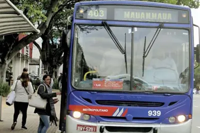 Frota de ônibus metropolitanos nesta terça-feira (29) continua reduzida