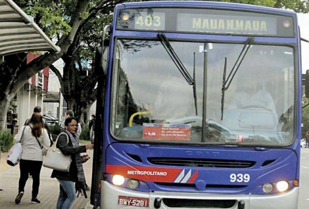 Frota de ônibus metropolitanos nesta terça-feira (29) continua reduzida