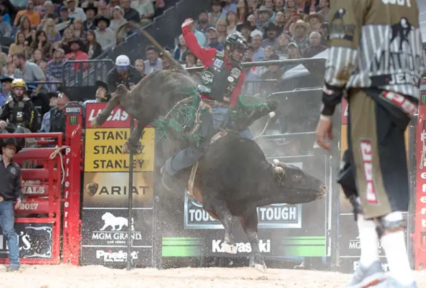 Americana confirma uma etapa da Professional Bull Riders e do Iron cowboy