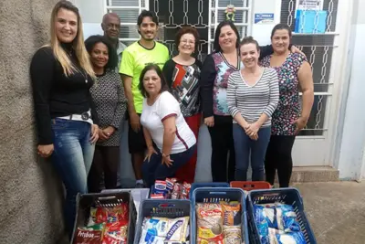 Secretaria de Esportes faz entrega de alimentos doados em evento de xadrez