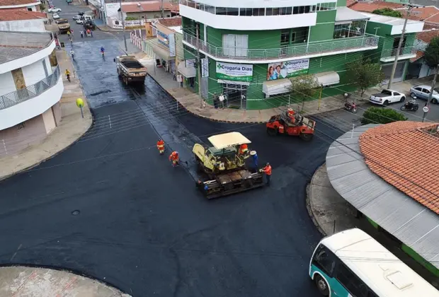 Avenida São Carlos recebe nova capa asfáltica