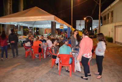 1ª Feira Noturna de Santo Antônio de Posse é inaugurada