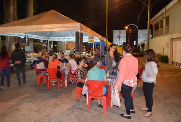 1ª Feira Noturna de Santo Antônio de Posse é inaugurada