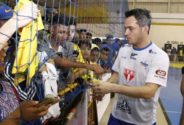 Com bom público, jogo-exibição do Futsal das Estrelas teve clima de festa