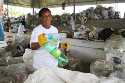 Paulistas gostariam de reciclar, mas ainda têm dúvidas, aponta pesquisa feita a pedido da Cervejaria Ambev