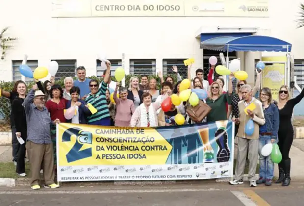 Caminhada marca o Dia da Conscientização da Violência contra o Idoso