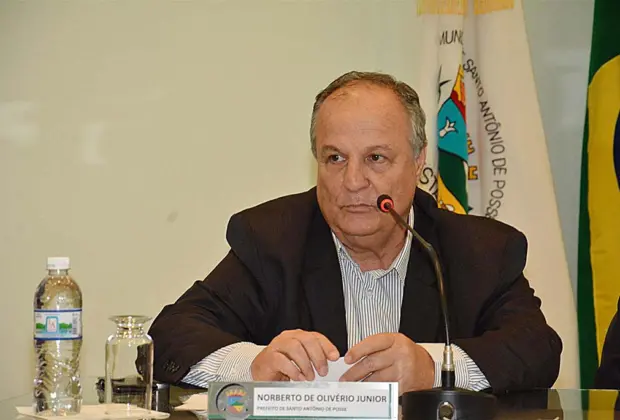 Câmara oficializa afastamento do prefeito por 30 dias e vice-prefeita assume administração