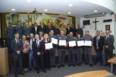 Policiais são homenageados em ato na Câmara