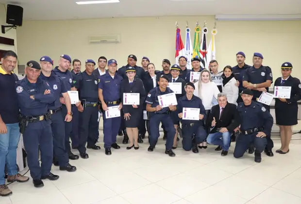 Guardas Municipais recebem certificados de formação