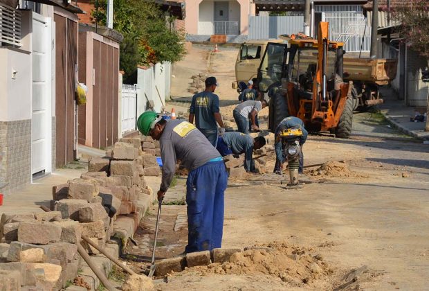 Mais de 13 quilômetros de redes de águas estão sendo substituídos em Amparo