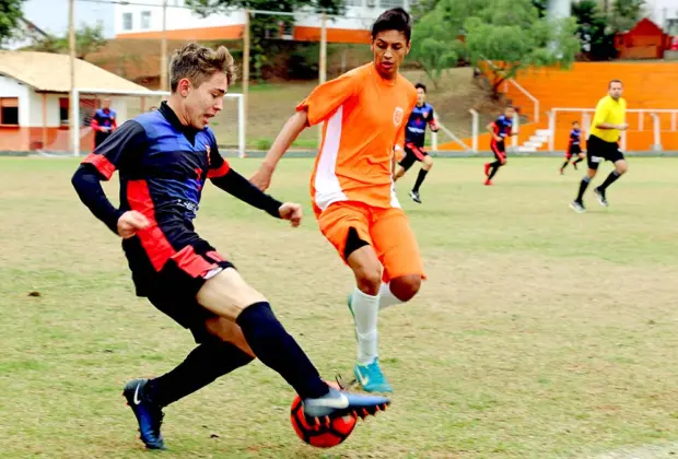 Copa de Futebol de Base mobiliza equipes da região em Holambra